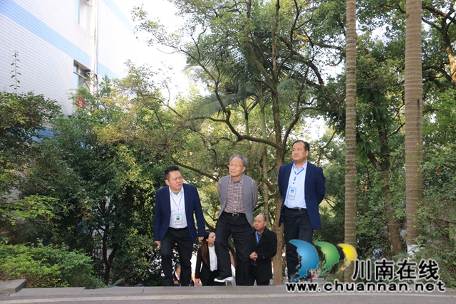 四川省中学校长联谊会邓义初秘书长到合江中学调研(图6)