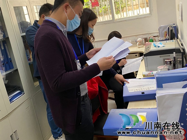 龙马潭区小市街道开展学校消防安全与食品安全工作检查(图2)