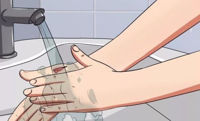 【围观】毒蛇不冬眠？泸州2人被偷袭入院……(图11)