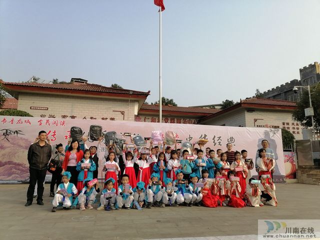 泸县图书馆到得胜小学仁和完小开展读书活动。(图6)