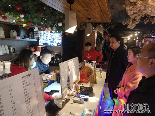 泸县玉蟾街道开展网吧、KTV等公共场所安全生产突击检查(图1) 泸县玉蟾街道开展网吧、KTV等公共场所安全生产突击检查(图1)