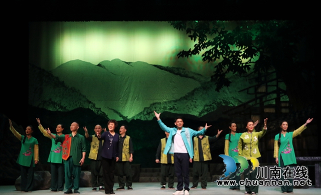 川剧《乌蒙山脊梁》凝心聚力助脱贫(图2)