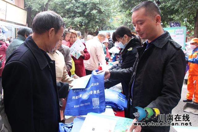 红星街道：垃圾减量分类投放 美丽龙马共同缔造(图2)