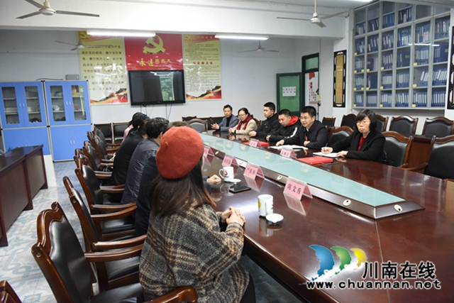 四川省湖北商会向叙永一中爱心捐赠10万元(图2) 四川省湖北商会向叙永一中爱心捐赠10万元(图2)