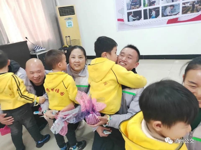 感恩节，泸州公交集团迎来了一群小小感恩者！(图5)