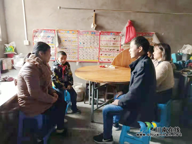 龙马潭区齐家学校开展家庭经济困难学生家访活动(图2) 龙马潭区齐家学校开展家庭经济困难学生家访活动(图2)