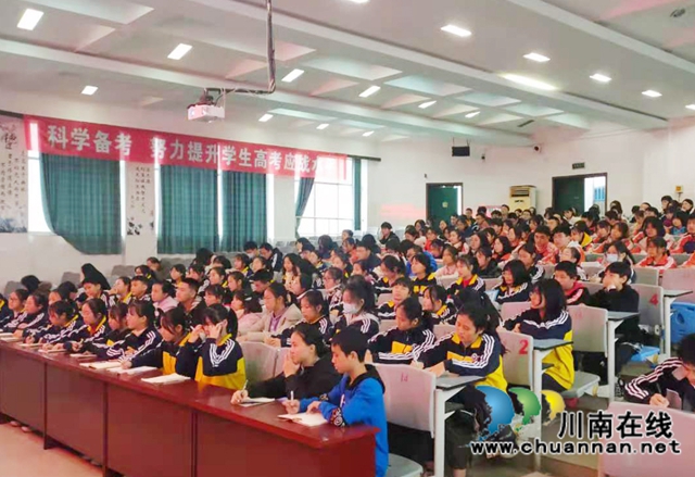 泸州市校园文学公益巡讲活动走进泸县四中(图4)