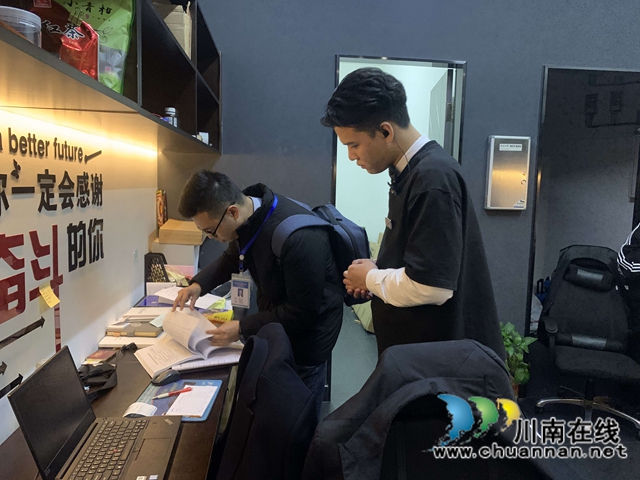 泸县玉蟾街道持续开展文化娱乐场所安全检查(图2)