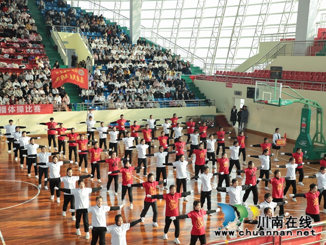 河南信阳师范学院举办2020级广播体操大赛(图8) 河南信阳师范学院举办2020级广播体操大赛(图8)