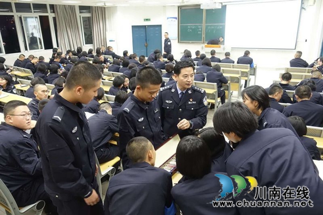 宣讲禁毒防艾 川警院警盾科普毒品危害(图1)