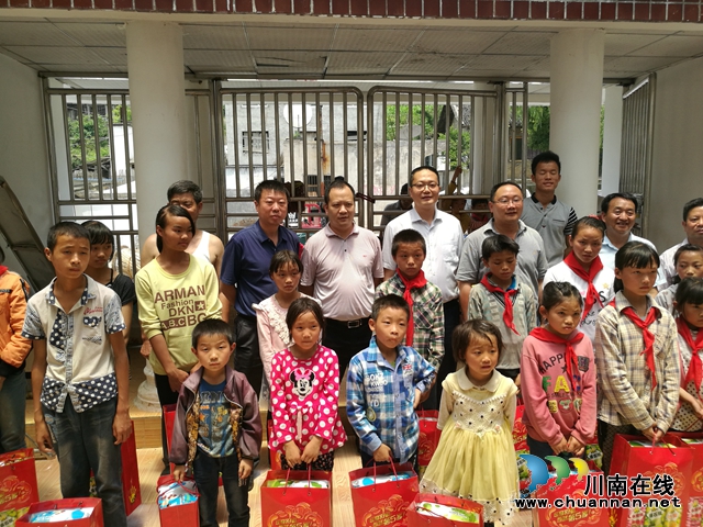 工行古蔺支行开展扶贫帮困工作：金融扶贫兴产业，精准扶贫强基础(图1)