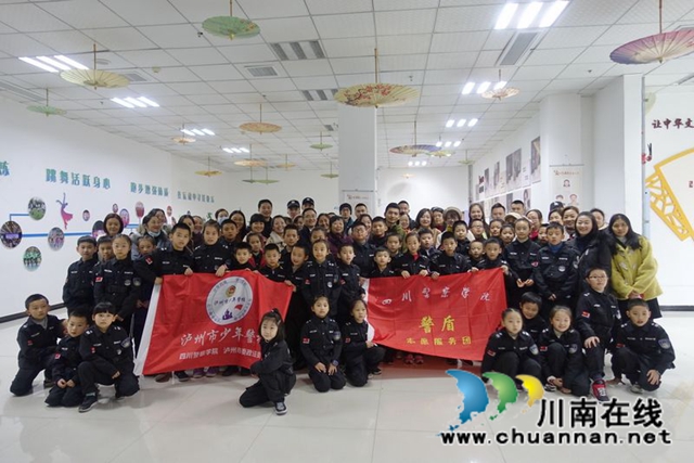 孩子学拳家长听课 泸州市少年警校有点火!(图7) 孩子学拳家长听课 泸州市少年警校有点火!(图7)