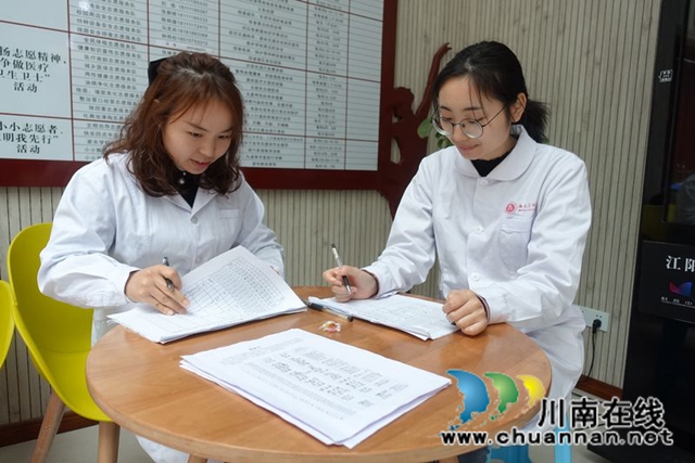 孩子学拳家长听课 泸州市少年警校有点火!(图6) 孩子学拳家长听课 泸州市少年警校有点火!(图6)