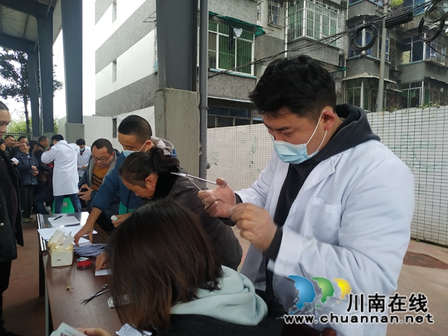 泸县云龙镇开展全镇财政供养人员涉毒排查检测工作(图1)