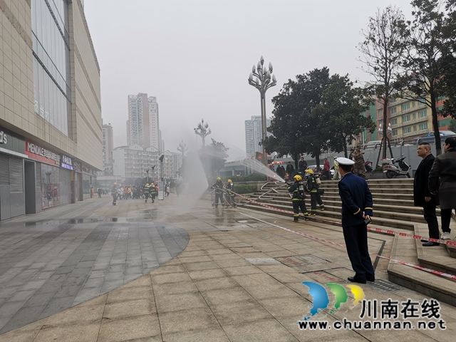 龙马潭区红星街道开展消防大演练(图1) 龙马潭区红星街道开展消防大演练(图1)