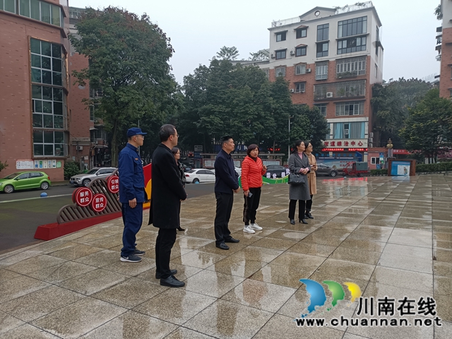 李华桂到龙马潭区红星街道检查指导安全社区建设工作(图1)