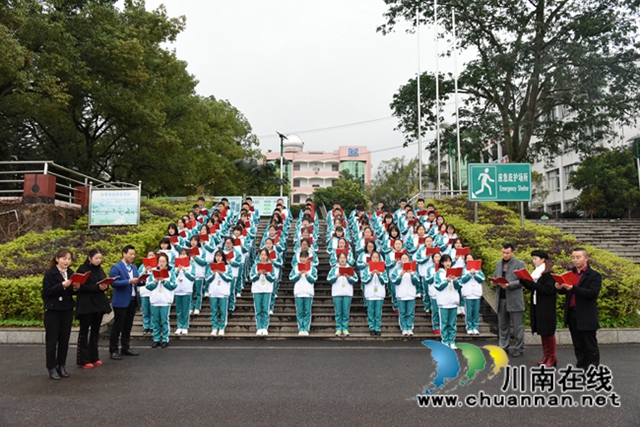 叙永一中:晨读宪法,“声”入人心(图1) 叙永一中:晨读宪法,“声”入人心(图1)