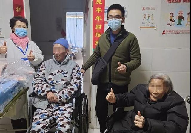 32箱蒙古国捐赠羊抵达泸州,有医生将羊肉送给养老院(图7) 32箱蒙古国捐赠羊抵达泸州,有医生将羊肉送给养老院(图7)