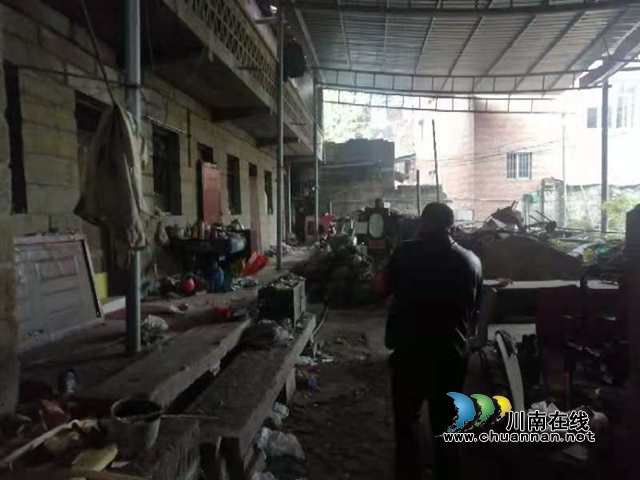 内江靖民镇凉风社区开展易制毒窝点排查(图1)