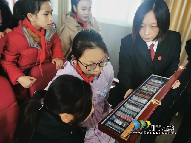 合江法庭“蒲公英普法小分队”走进荔江镇中心校(图1) 合江法庭“蒲公英普法小分队”走进荔江镇中心校(图1)