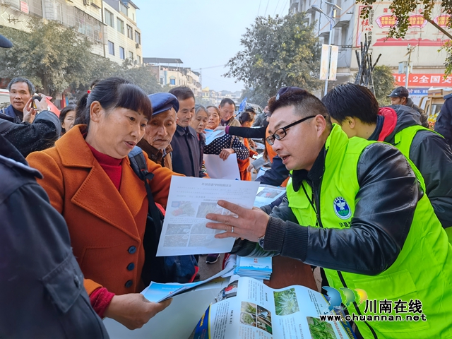 泸县立石镇开展禁毒重点整治攻坚决战集中宣传活动(图1) 泸县立石镇开展禁毒重点整治攻坚决战集中宣传活动(图1)