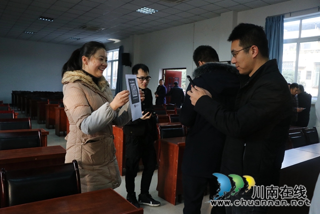 龙马潭区鱼塘街道开展“慈善一日捐”活动(图1) 龙马潭区鱼塘街道开展“慈善一日捐”活动(图1)