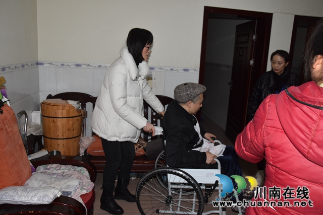 泸州市残联到泸县玉蟾街道慰问残疾人(图2)