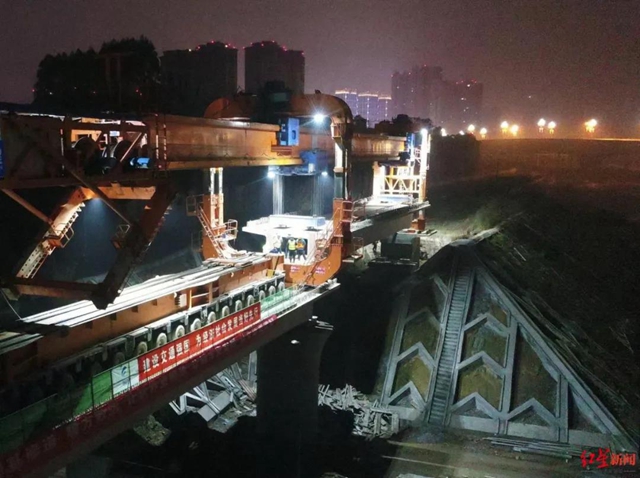 离通车又近一步！川南城际铁路内自泸线实现全面贯通(图1)