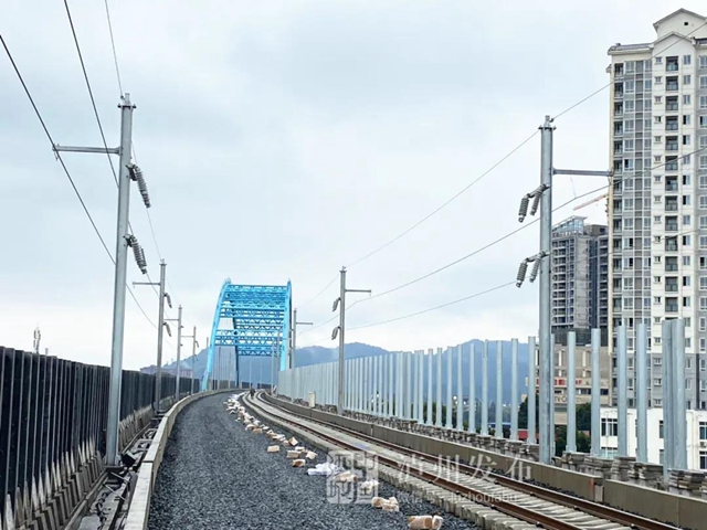 川南城际铁路泸县至泸州段开始铺轨(图4)
