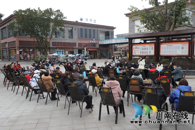 泸县玉蟾街道召开“阳光问廉”院坝会