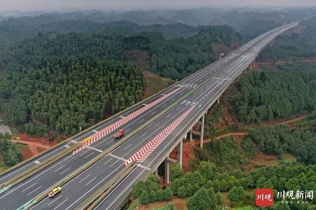 成宜高速90分钟全线跑完！双向6车道 年底试通车运营(图5)