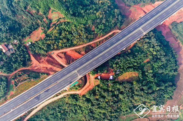 成宜高速90分钟全线跑完！双向6车道 年底试通车运营(图9)