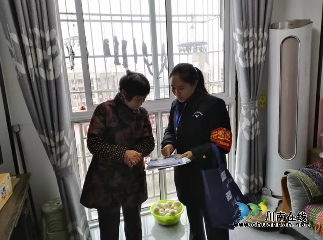 内江经开区交通镇上门入户开展消防宣传