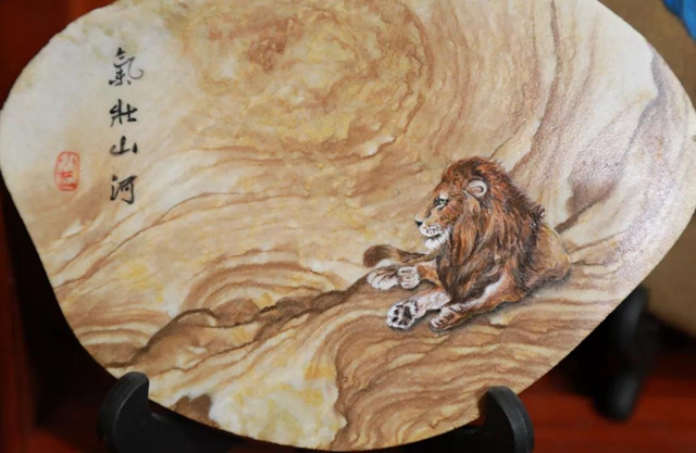 奇了！合江这女子在石头上作画，美得很！(图17)