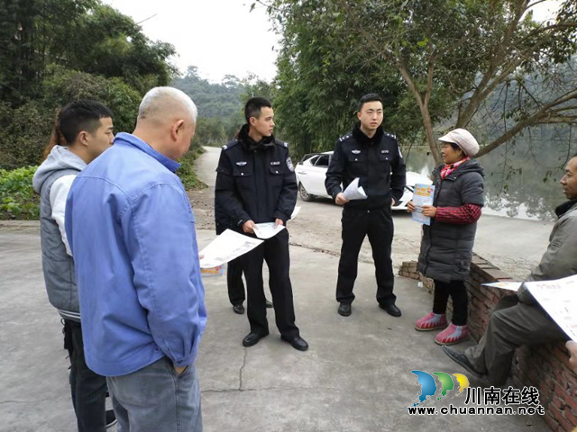 经开区交通镇曙光社区开展平安建设走村入户宣传活动