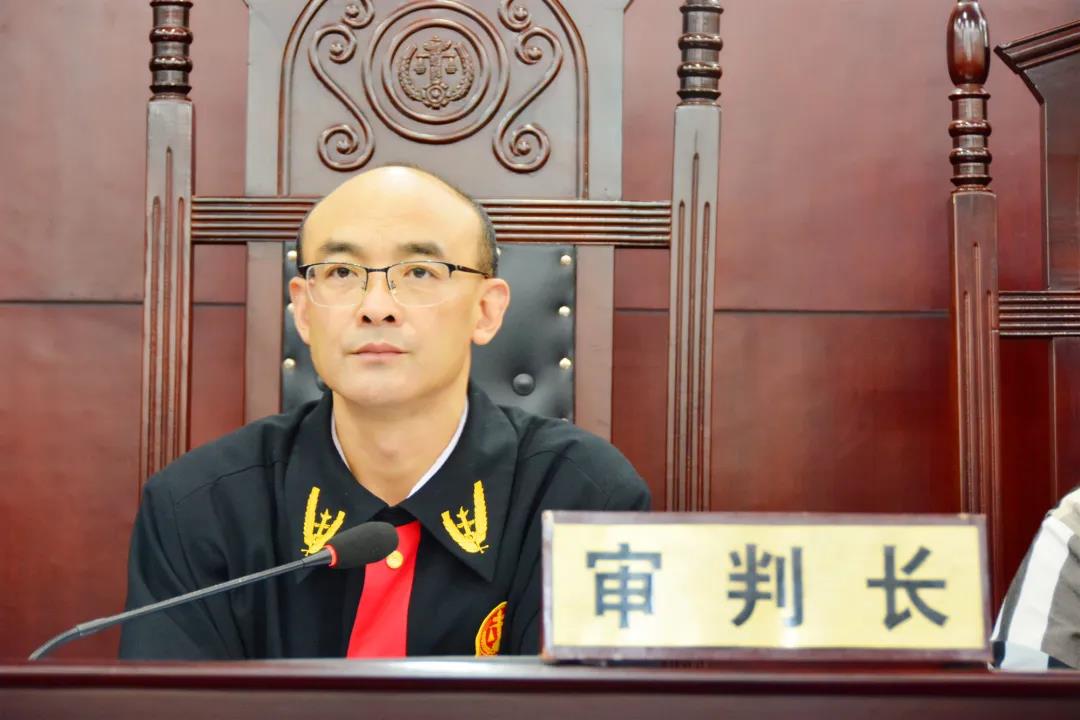前叙永县运管所所长充当“保护伞”获刑10年半！(图3)