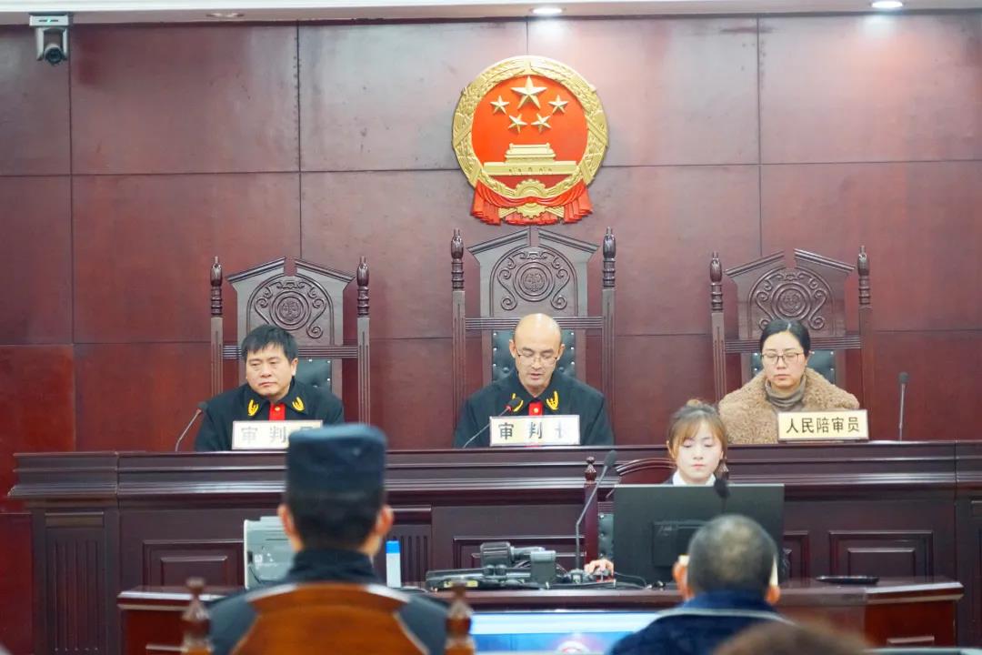 前叙永县运管所所长充当“保护伞”获刑10年半！(图4)