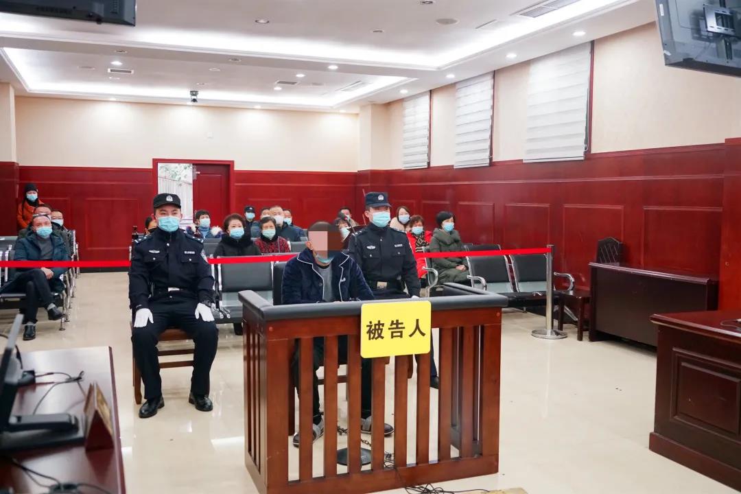 前叙永县运管所所长充当“保护伞”获刑10年半！(图2)