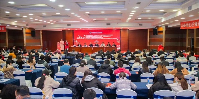 托底致盲疾病,省内首家落地的“光明中心”在西南医大附院正式揭牌!(图1) 托底致盲疾病,省内首家落地的“光明中心”在西南医大附院正式揭牌!(图1)