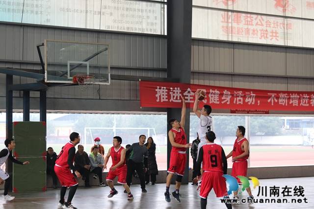 叙永三中勇夺叙永县“奋进杯”篮球赛总冠军(图1)