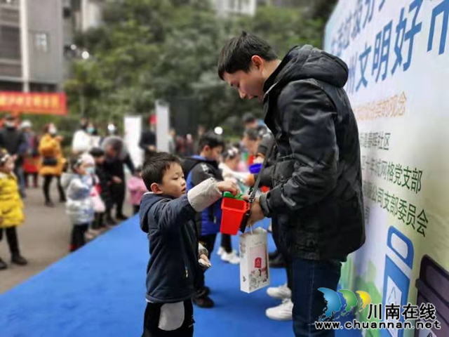 龙马潭区红星街道春晖社区在锦华十年城小区开展生活垃圾分类宣传活动(图5)