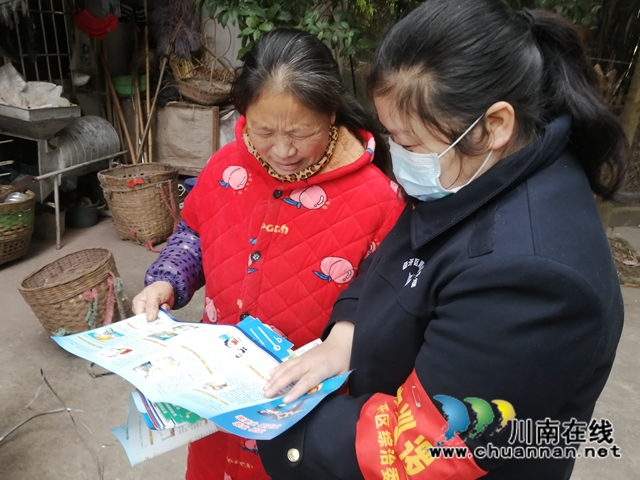 内江经开区靖民镇双塘村：保护好群众“钱袋子”，开展节前防诈骗宣传活动(图2)