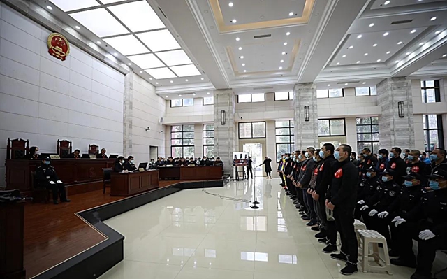 组织领导者获刑25年！泸州47人黑社会性质组织犯罪宣判！(图1)