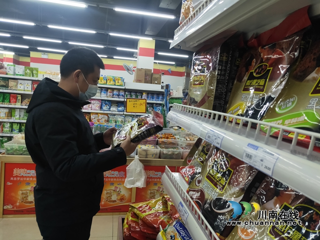 龙马潭区小市市场监管所开展食品安全节前专项检查(图3)