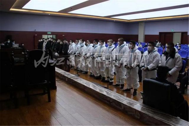 重拳出击!内江一恶势力犯罪集团覆灭(图2) 重拳出击!内江一恶势力犯罪集团覆灭(图2)