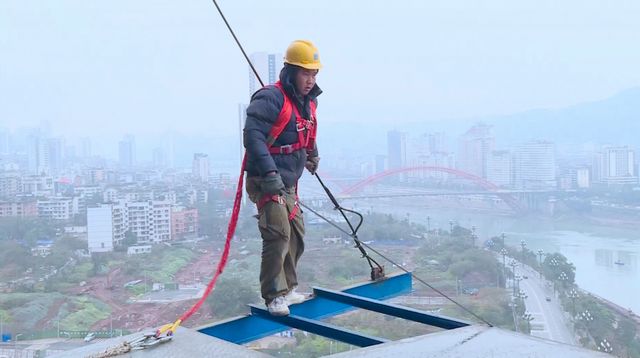 元旦不停工！川南第一高楼已修成这样，300余名建设者奋战一线(图2)