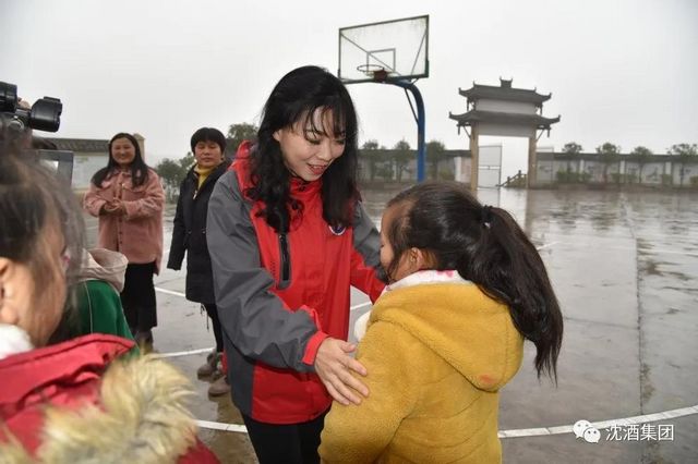 冬雨飘飞，这群人为何行走在大山深处？(图4)