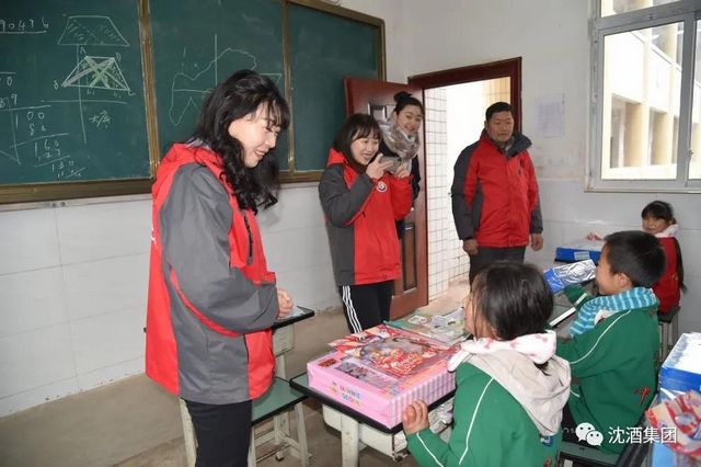 冬雨飘飞，这群人为何行走在大山深处？(图3)