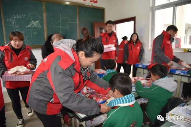 冬雨飘飞，这群人为何行走在大山深处？(图6)