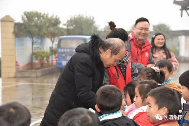 冬雨飘飞，这群人为何行走在大山深处？(图5)